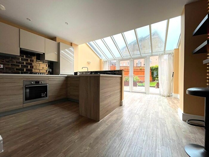 3 Bedroom End Of Terrace House To Rent In Five Oaks Lane, Chigwell, Essex, IG7