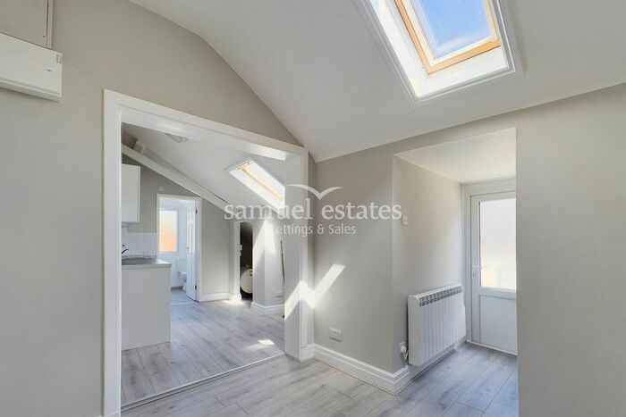 2 Bedroom Flat To Rent In Portland Road, Norwood Junction, SE25