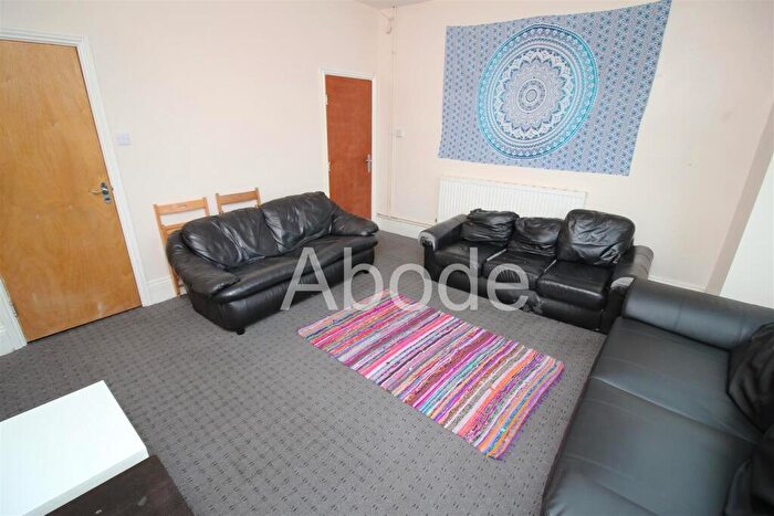 6 Bedroom House To Rent In Ebor Place, Hyde Park, Leeds, LS6