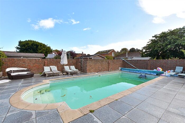 10 Bedroom Detached House For Sale In Fairfield Road, New Romney, Kent, TN28