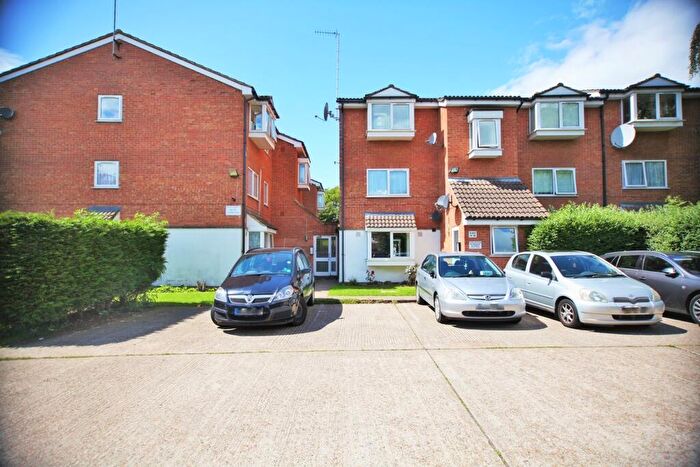 2 Bedroom Flat To Rent In Poplar Grove, New Southgate, N11