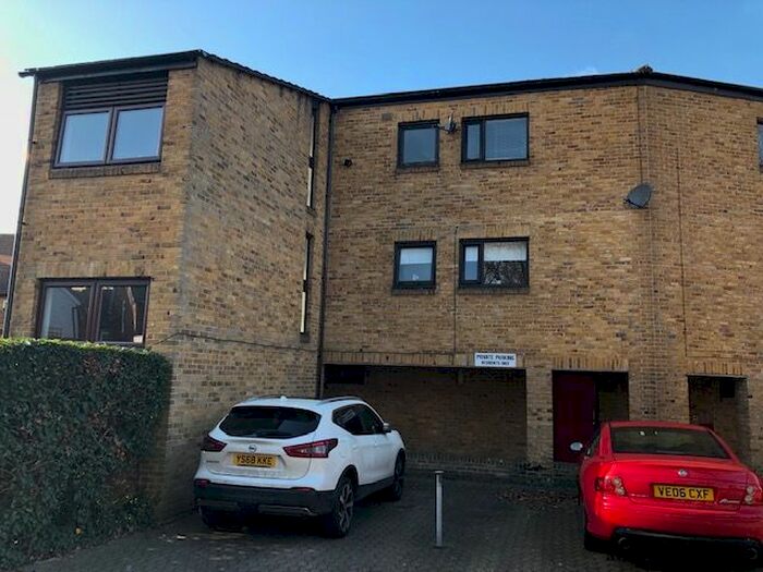 1 Bedroom Flat To Rent In Cross Road, Uxbridge, UB8