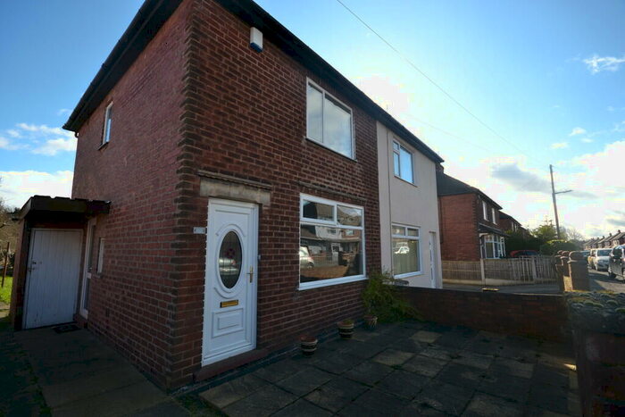 3 Bedroom Semi-Detached House To Rent In Oakenhall Avenue, Hucknall, NG15