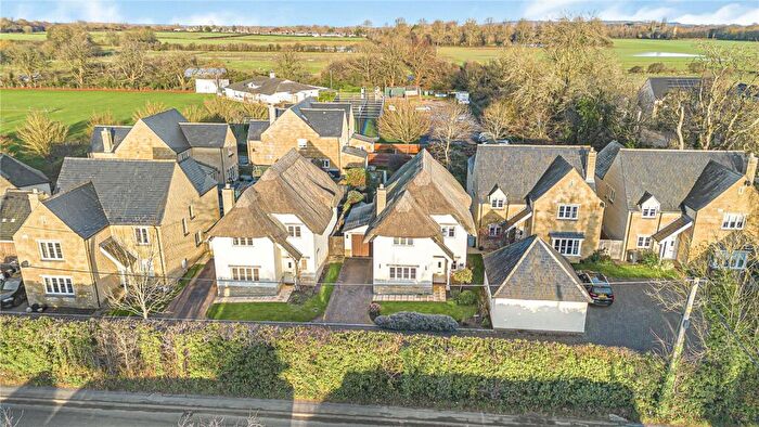 4 Bedroom Detached House For Sale In Abingdon Road, Standlake, Witney, Oxfordshire, OX29