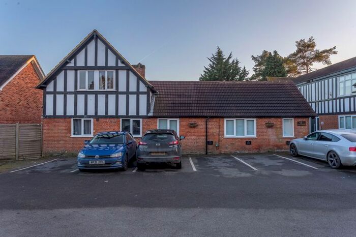 2 Bedroom Flat To Rent In The Coach House, High Street, Whitchurch, HP22