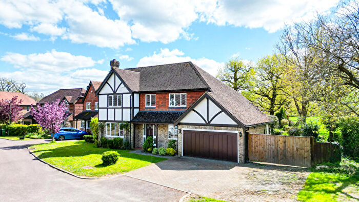 5 Bedroom Detached House For Sale In Harwood Park, Salfords, Redhill, RH1