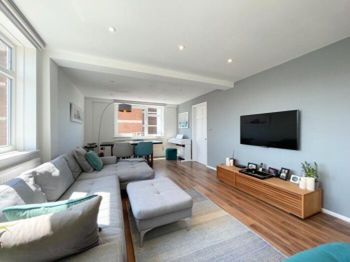 3 Bedroom Apartment To Rent In Coombe Lea, Grand Ave -, P18