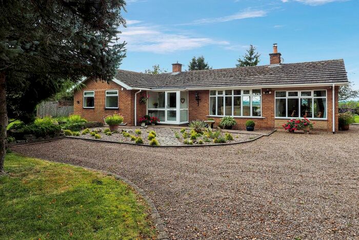 2 Bedroom Bungalow For Sale In Dovecote Lane, Tithby, Bingham, Nottingham, NG13