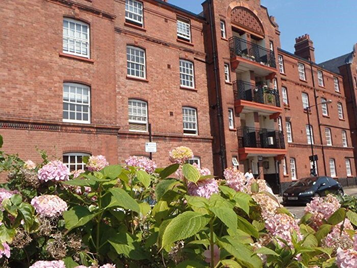 2 Bedroom Flat To Rent In Cressey House, Whitechapel, E1