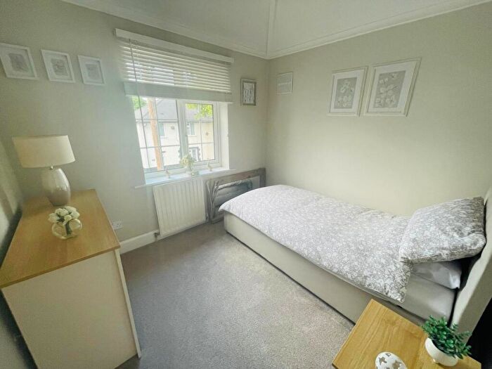 3 Bedroom Semi-Detached House For Sale In Graham Road, West Bromwich, B71