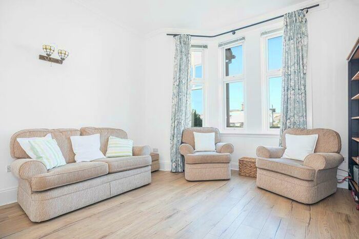 3 Bedroom Semi-Detached House For Sale In Shakespeare Avenue, Clydebank, G81