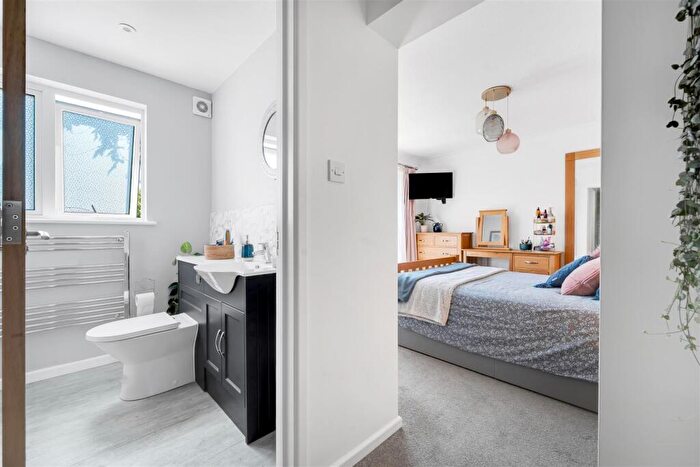 4 Bedroom House For Sale In Newton Manor Close, Swanage, BH19 - Photo 5
