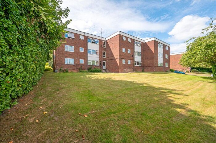 2 Bedroom Flat To Rent In Lemsford Road, St. Albans, Hertfordshire, AL1