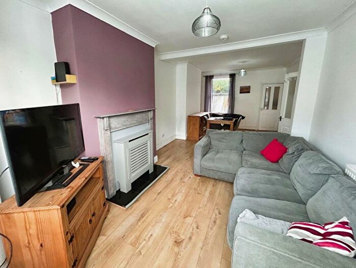 3 Bedroom Terraced House For Sale In Wycliffe Road, Abington, Northampton, NN1