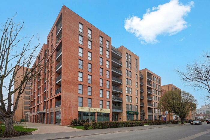 2 Bedroom Flat To Rent In Chailey Place, Hayes, UB3