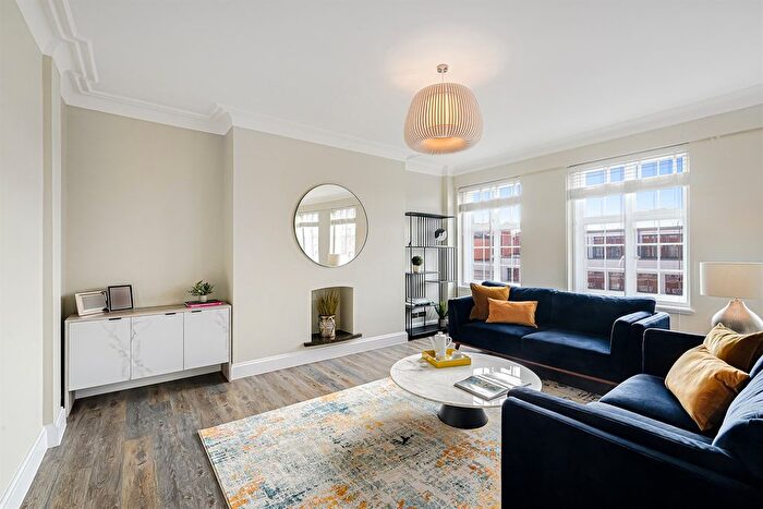 3 Bedroom Flat To Rent In Flat Stafford Court, - Kensington High Street, London, W8