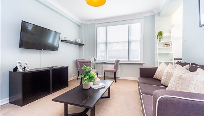 1 Bedroom Flat To Rent In Hill Street, London, W1J