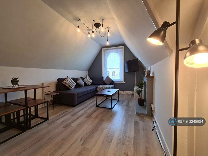 3 Bedroom Flat To Rent In Waverley Road, Southsea, PO5