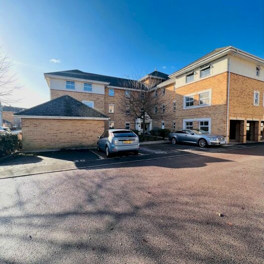 2 Bedroom Flat To Rent In International Way, Sunbury-On-Thames, TW16