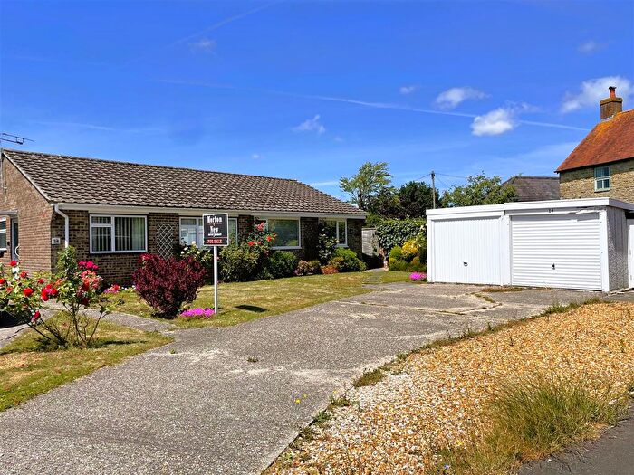 2 Bedroom Semi-detached Bungalow For Sale In Avondale Gardens, Gillingham, SP8