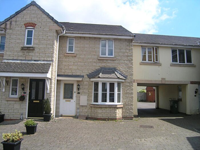 2 Bedroom Property To Rent In Honeysuckle Close, Calne, SN11