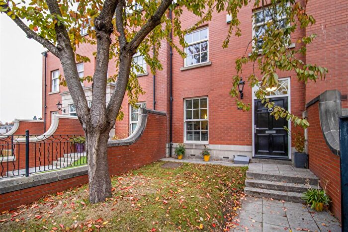 4 Bedroom Town House For Sale In St. Johns Place, Wakefield, WF1