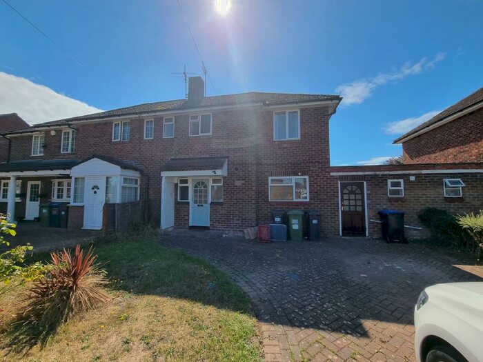 4 Bedroom Semi-Detached House To Rent In Kingsway, Leamington Spa, CV31