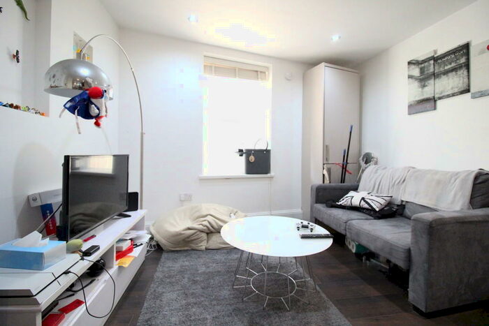 3 Bedroom Flat To Rent In Old Nichol Street, London, E2