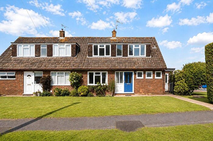 3 Bedroom Semi-Detached House For Sale In The Ridgeway, Alton, Hampshire, GU34