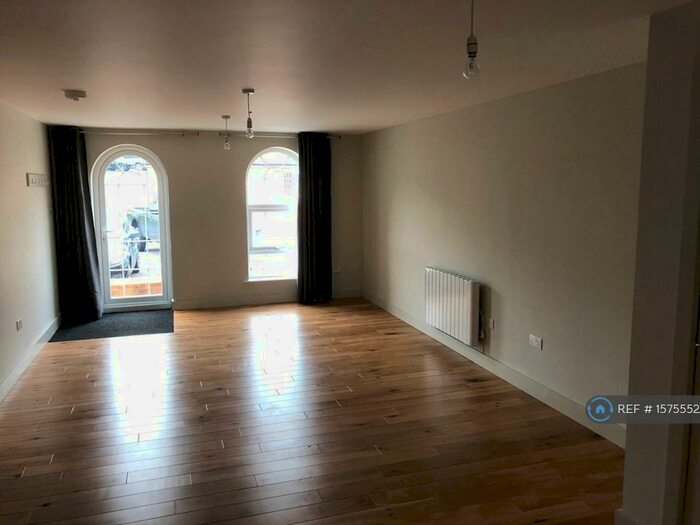 1 Bedroom Flat To Rent In ! Longwood Court, Cirencester, GL7
