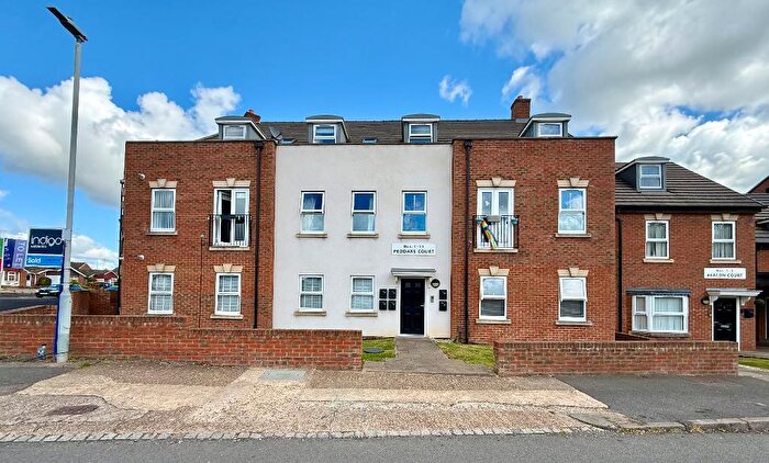 2 Bedroom Apartment For Sale In Peddars Court, Catsbrook Road, Icknield, Luton, Bedfordshire, LU3
