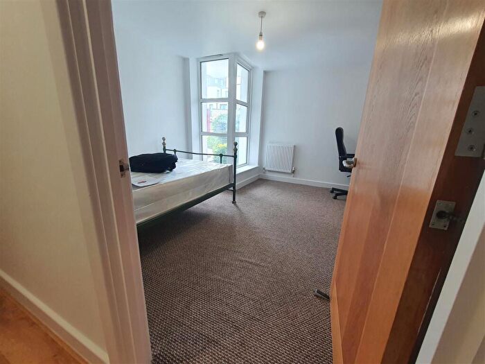2 Bedroom Apartment To Rent In Barrier Point Road, London, E16