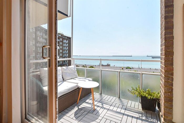 3 Bedroom Flat For Sale In The Gateway, Dover, Kent, CT16