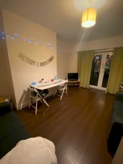 4 Bedroom Semi-Detached House To Rent In Birchfields Road, Fallowfield M14