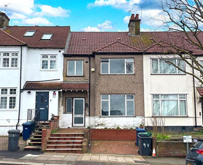 3 Bedroom Terraced House For Sale In Park Road, Hendon, NW4