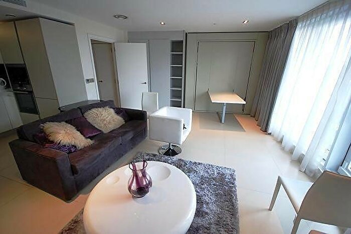 Apartment To Rent In Bezier Apartments, City Road, Old Street, Shoreditch, London, EC1Y