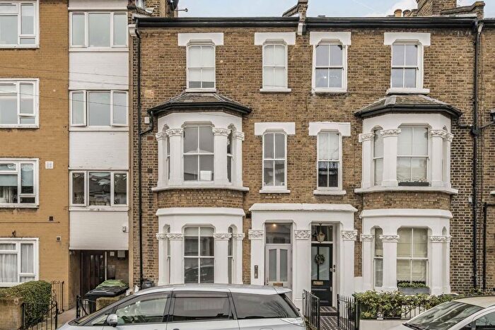 2 Bedroom Flat For Sale In Macfarlane Road, Shepherds Bush, W12