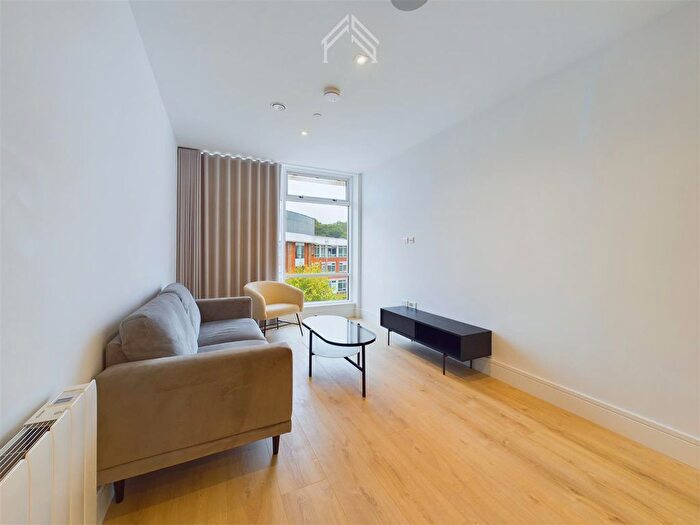 2 Bedroom Flat To Rent In Chalfont Park, Gerrards Cross, SL9