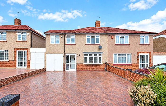4 Bedroom Semi-Detached House For Sale In Ightham Road, Erith, DA8