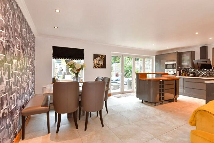 4 Bedroom Detached House For Sale In Mount Road, Rochester, ME1