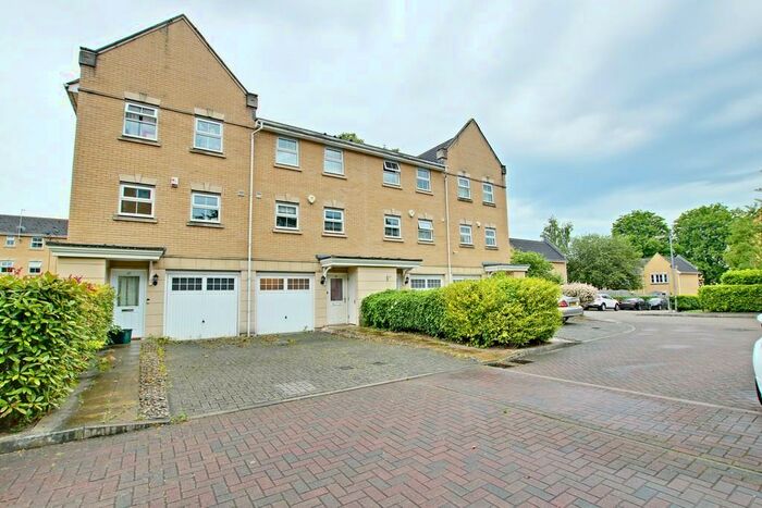 3 Bedroom Town House To Rent In Sparkes Close, Bromley, BR2
