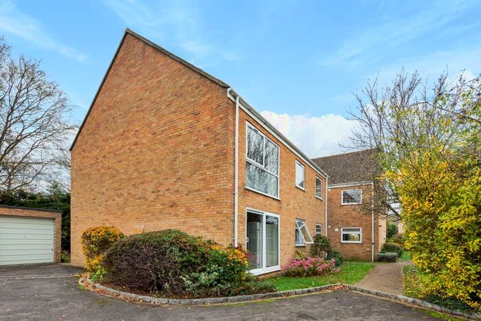 2 Bedroom Apartment To Rent In Woodstock, Oxfordshire, OX20