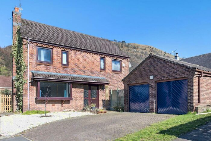 4 Bedroom House To Rent In Maxton Crescent, Alva, FK12