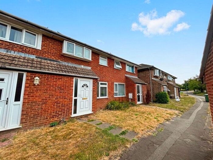 3 Bedroom Terraced House For Sale In Favell Drive, Furzton, MK4