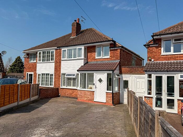 3 Bedroom Semi Detached House For Sale In Quinton Close, Solihull, West Midlands, B92