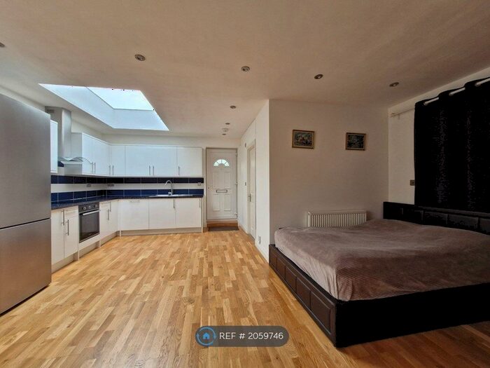 Studio To Rent In Bevan Avenue, Barking, IG11