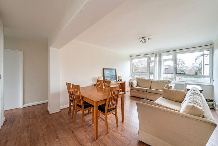 2 Bedroom Flat To Rent In Vandyke Close, London, SW15