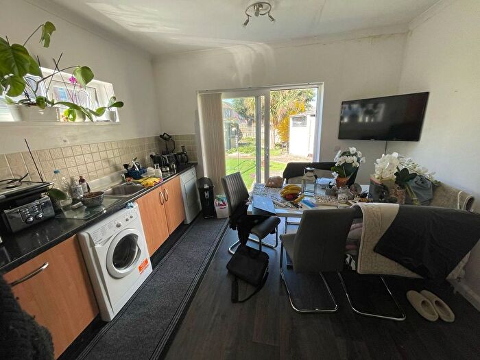 3 Bedroom Semi-Detached House To Rent In Uckfield Grove, Mitcham, CR4