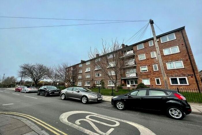 2 Bedroom Flat To Rent In Locksway Road, Southsea, PO4