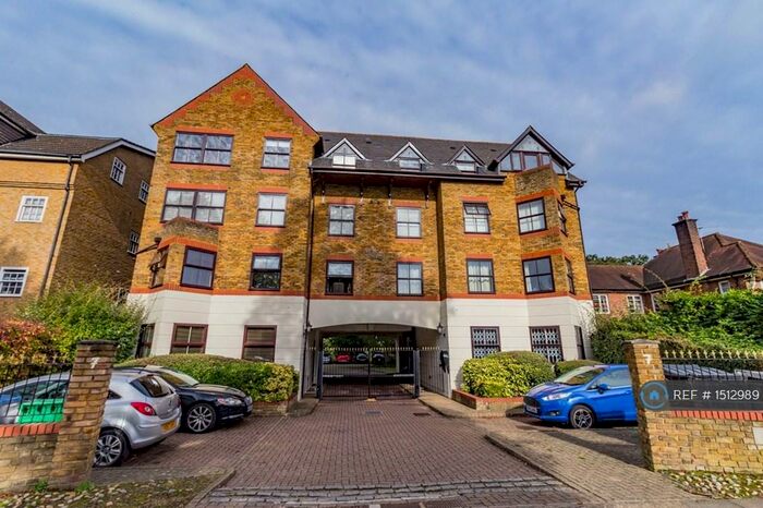 2 Bedroom Flat To Rent In Surbiton Hill Park, Surbiton, KT5